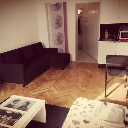 Compact Studio In Old Town House *