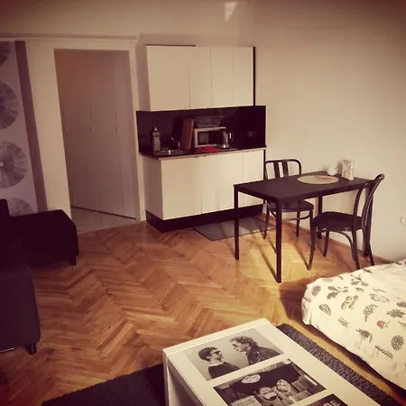 Compact Studio In Old Town House 公寓